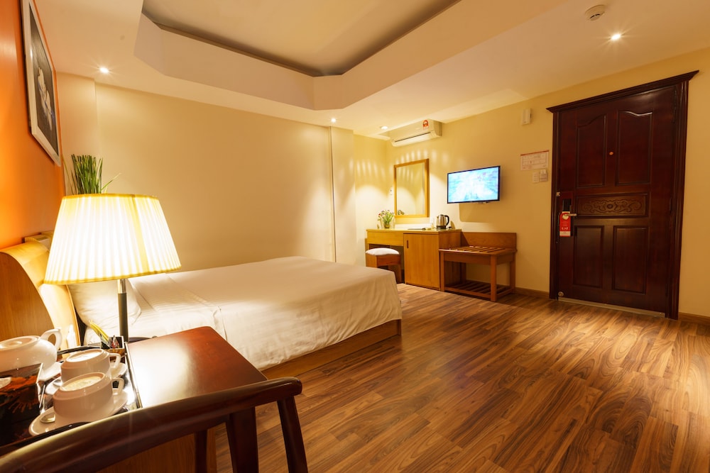 Roseland Corp Hotel 26/42