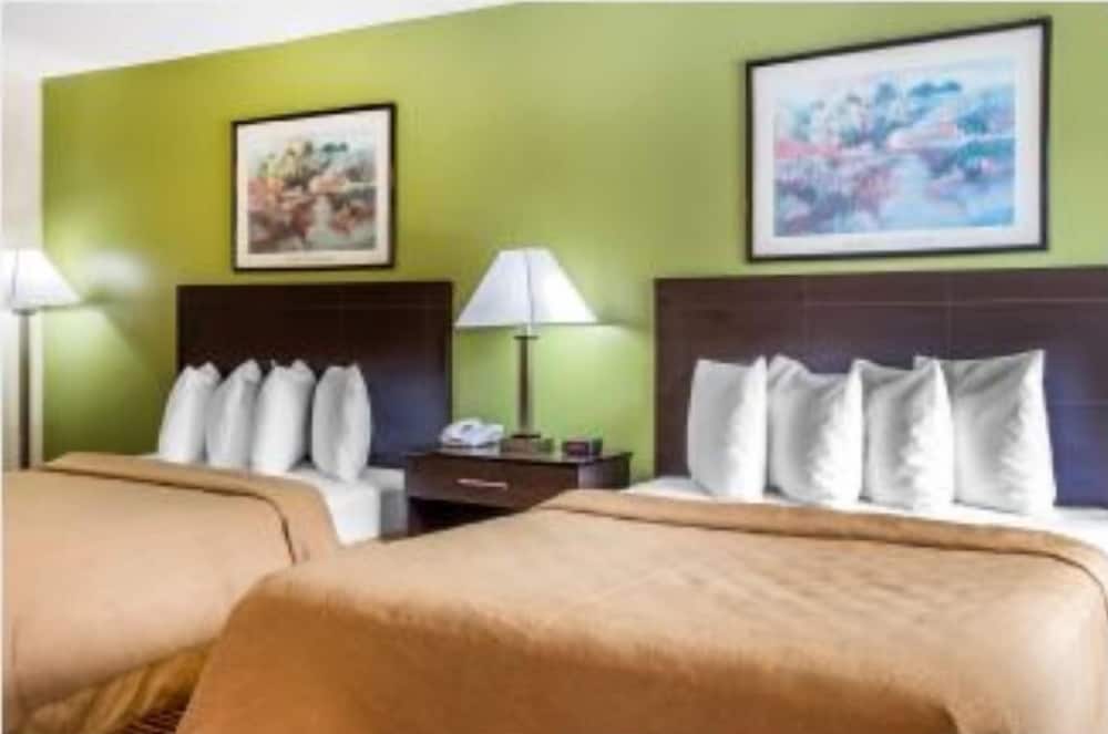 Econo Lodge Hammond 25/52