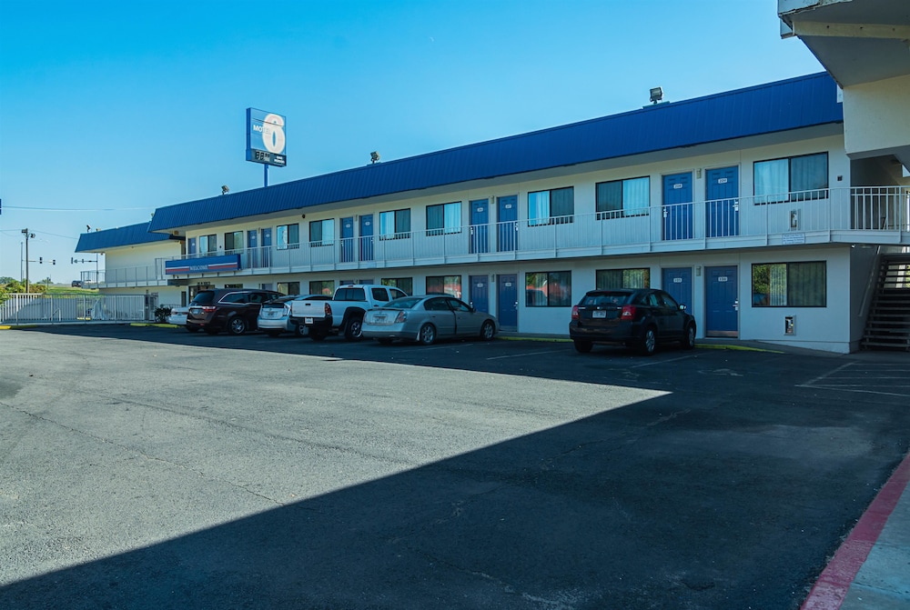Motel6 Russellville, AR in RUSSELLVILLE - AR