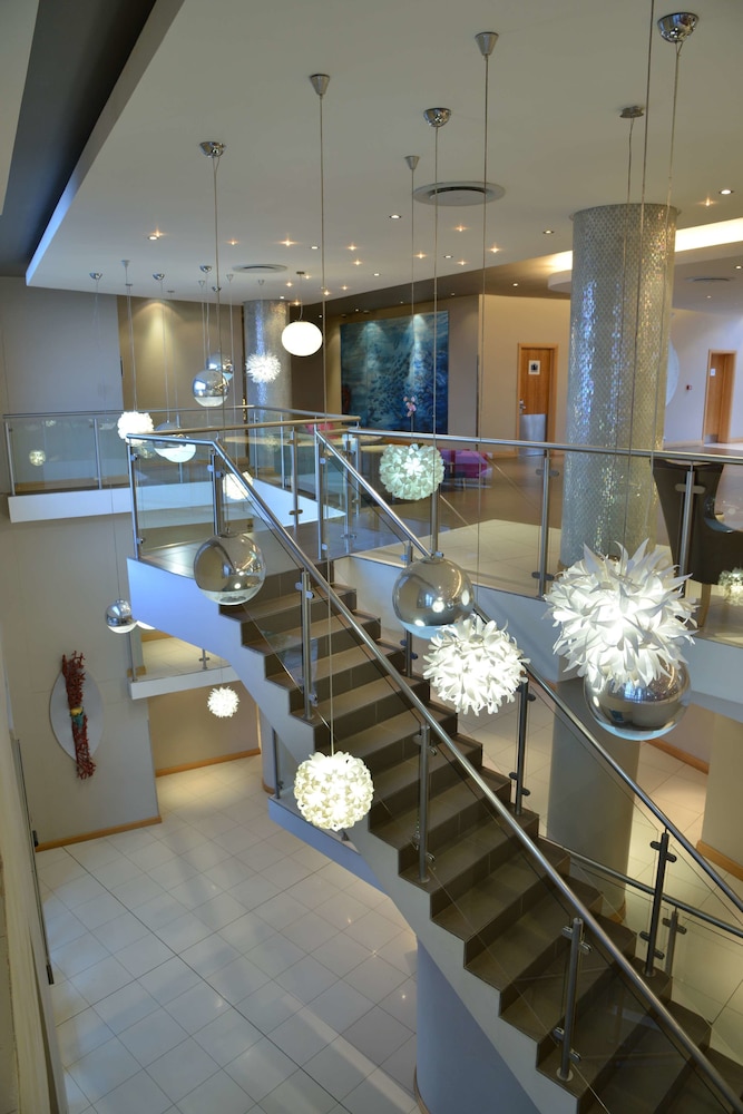 HOLIDAY INN EXPRESS DURBAN - UMHLANGA 67/83