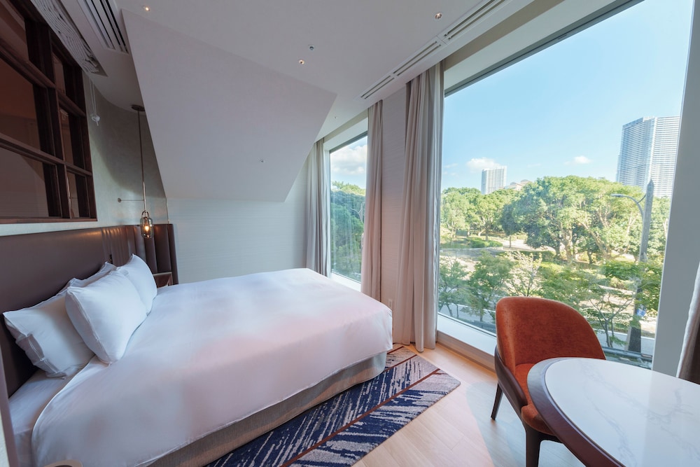 SUITE, DOUBLE BED, LOUNGE ACCESS
