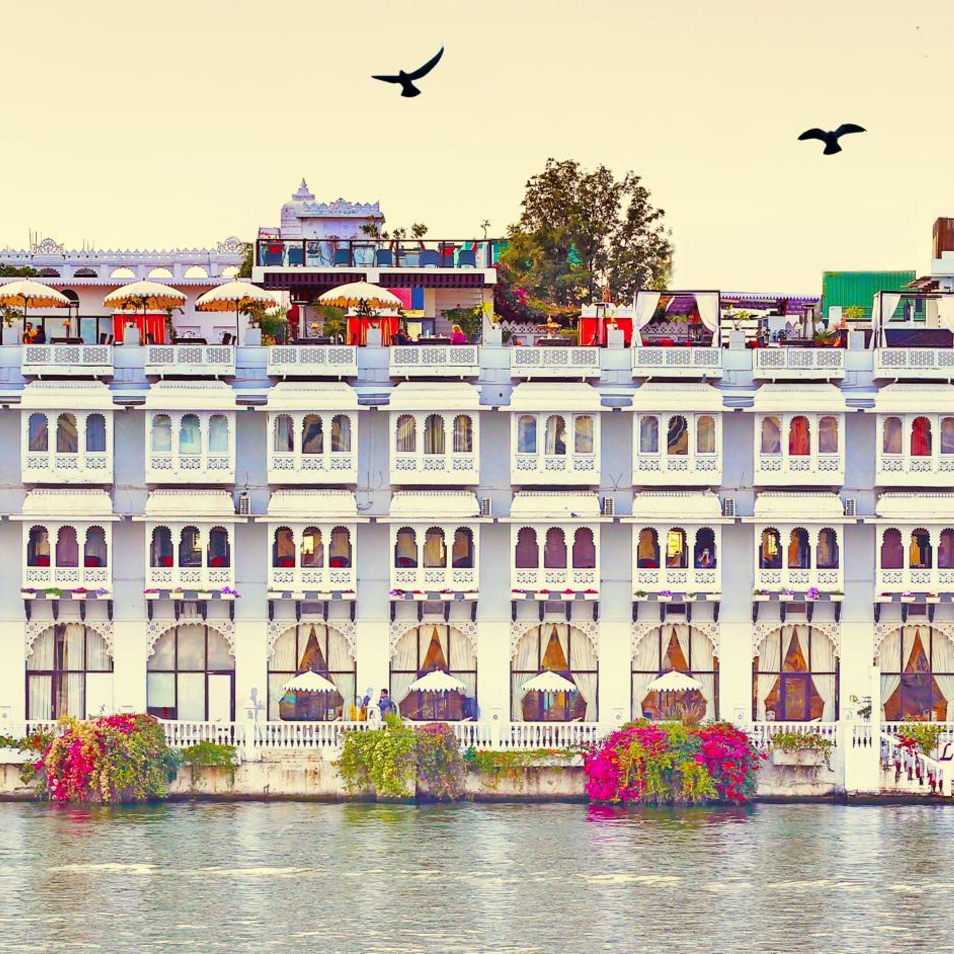 Lake Pichola Hotel 1/25