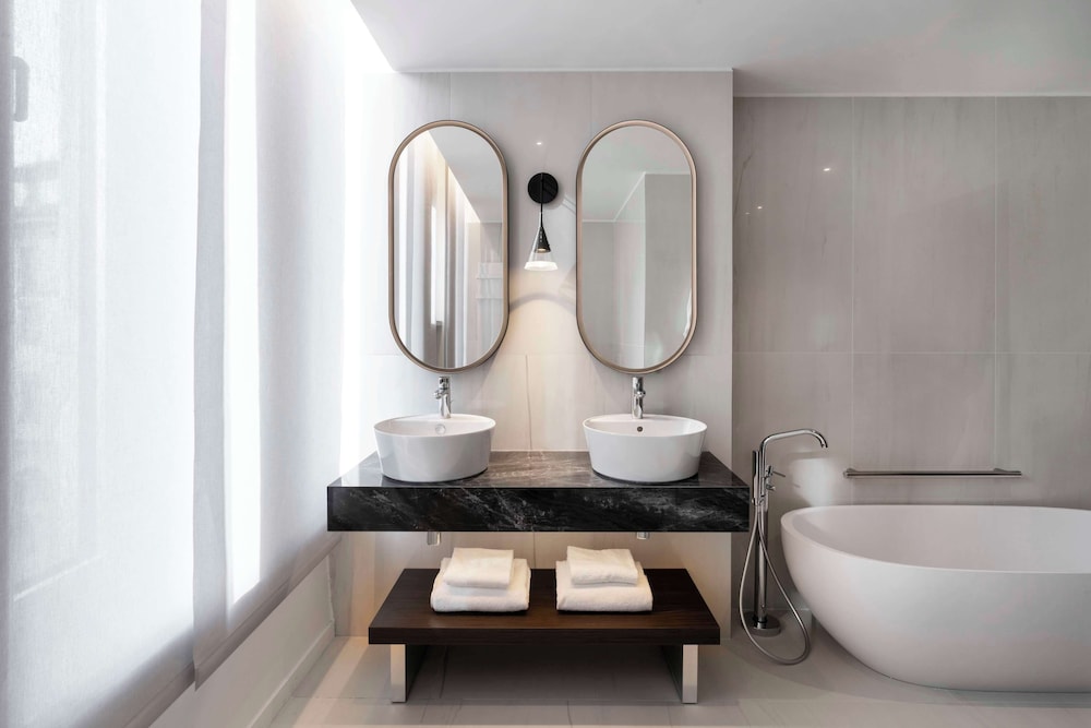 Radisson Collection Hotel, Santa Sofia Milan 44/46