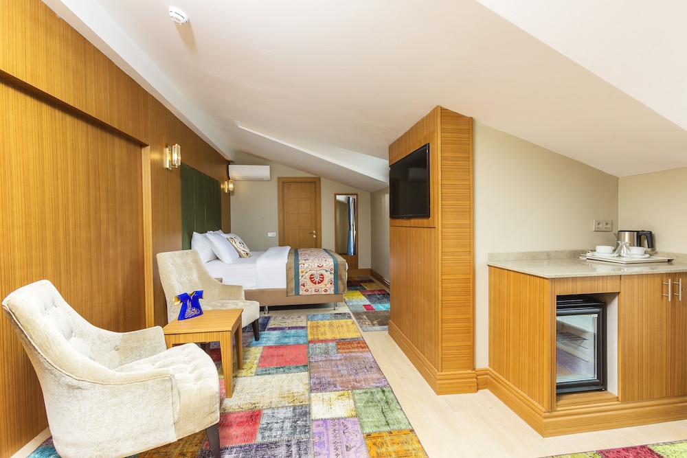 Obelisk Hotel & Suites 42/63