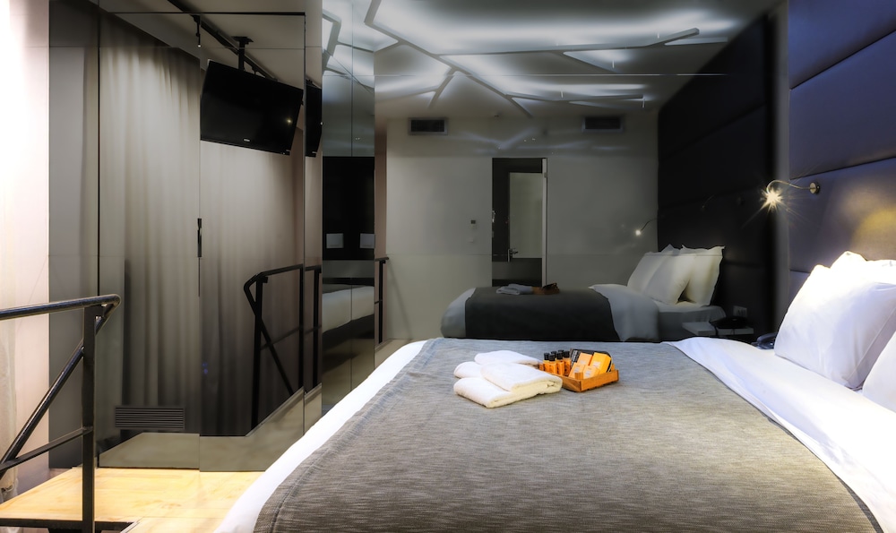 Khai Hotel Karakoy 26/60