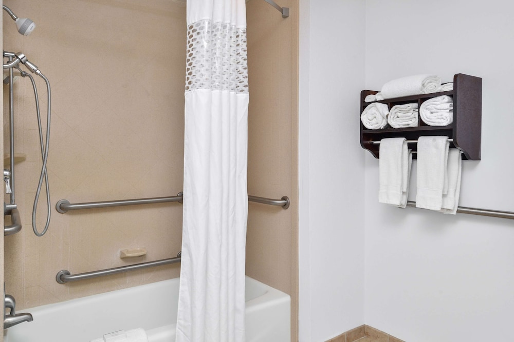 Hampton Inn Gonzales 49/56