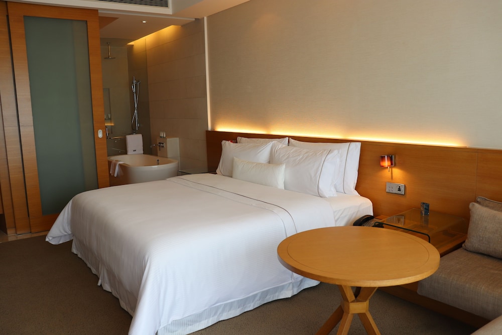 The Westin Mumbai Garden City 10/44