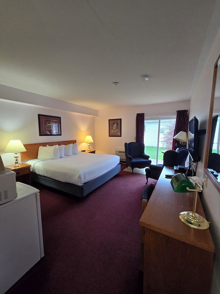 Room, King Bed, North Wing