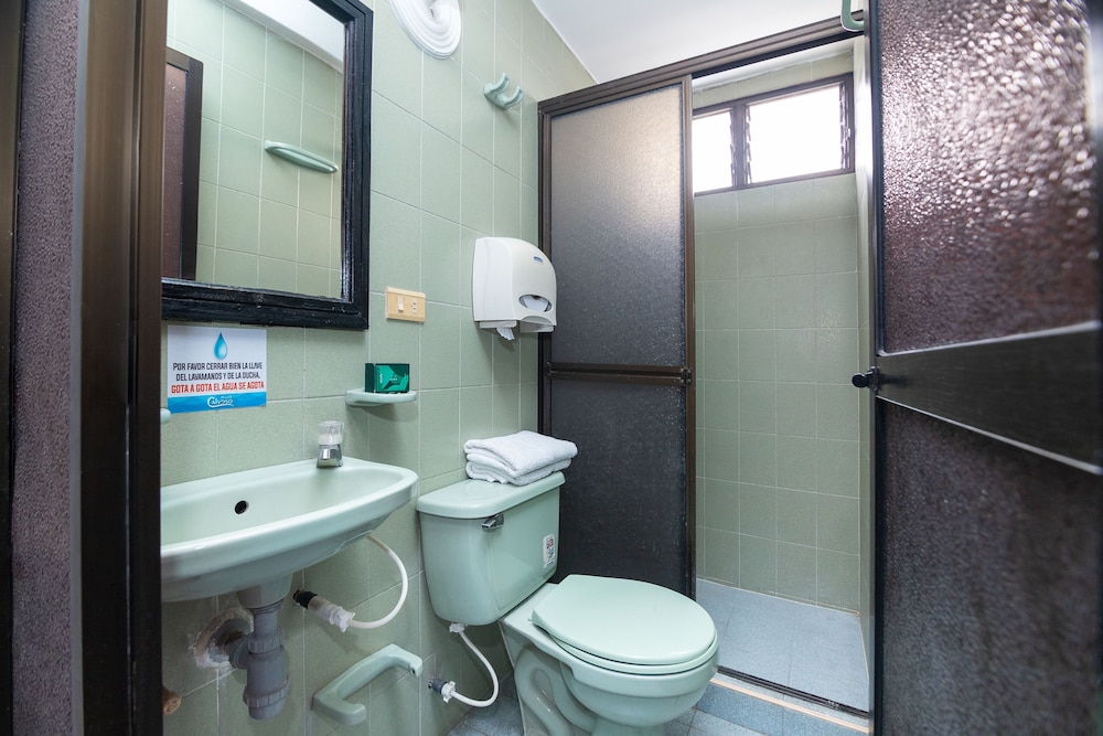 Hotel Ayenda Calypso 1142 32/34