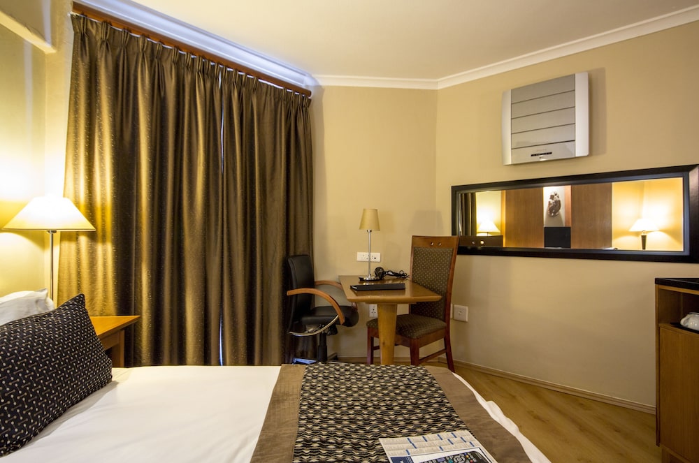 The Oasis Hotel 35/44