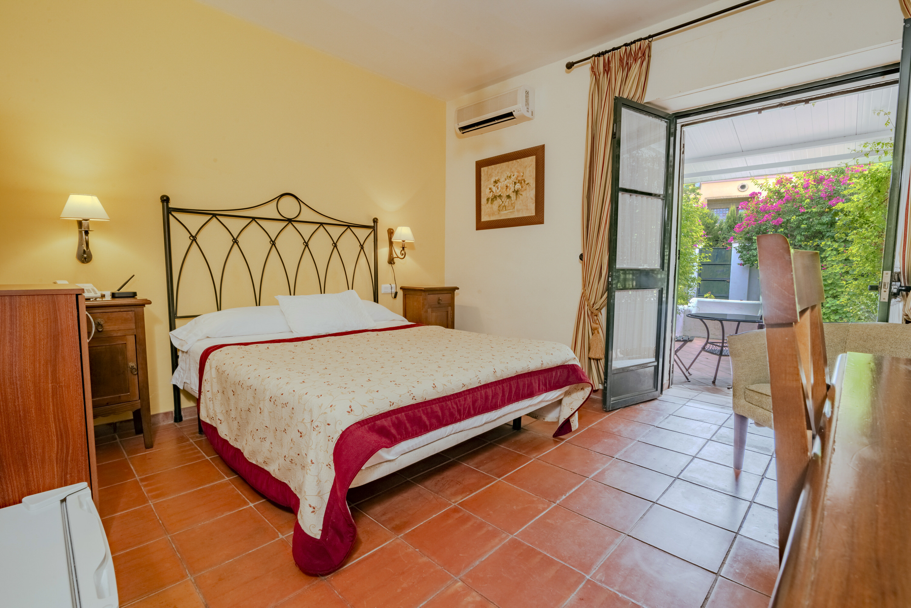 Room, Double Bed