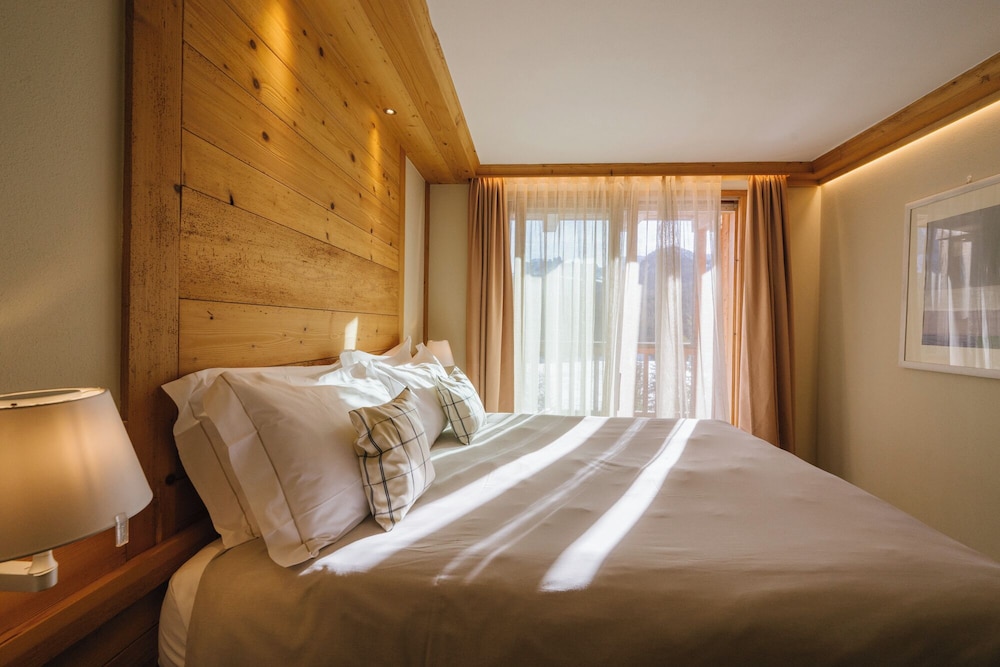 جناح بسرير كوين مع أريكة، Hotel Maribel 3/10