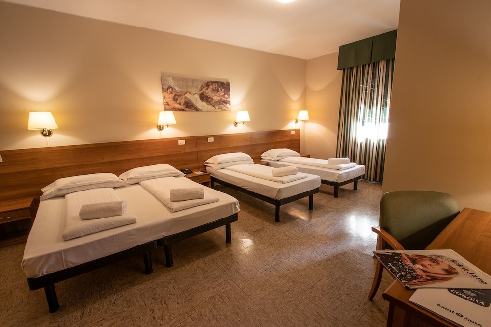 Hotel Corona 42/64