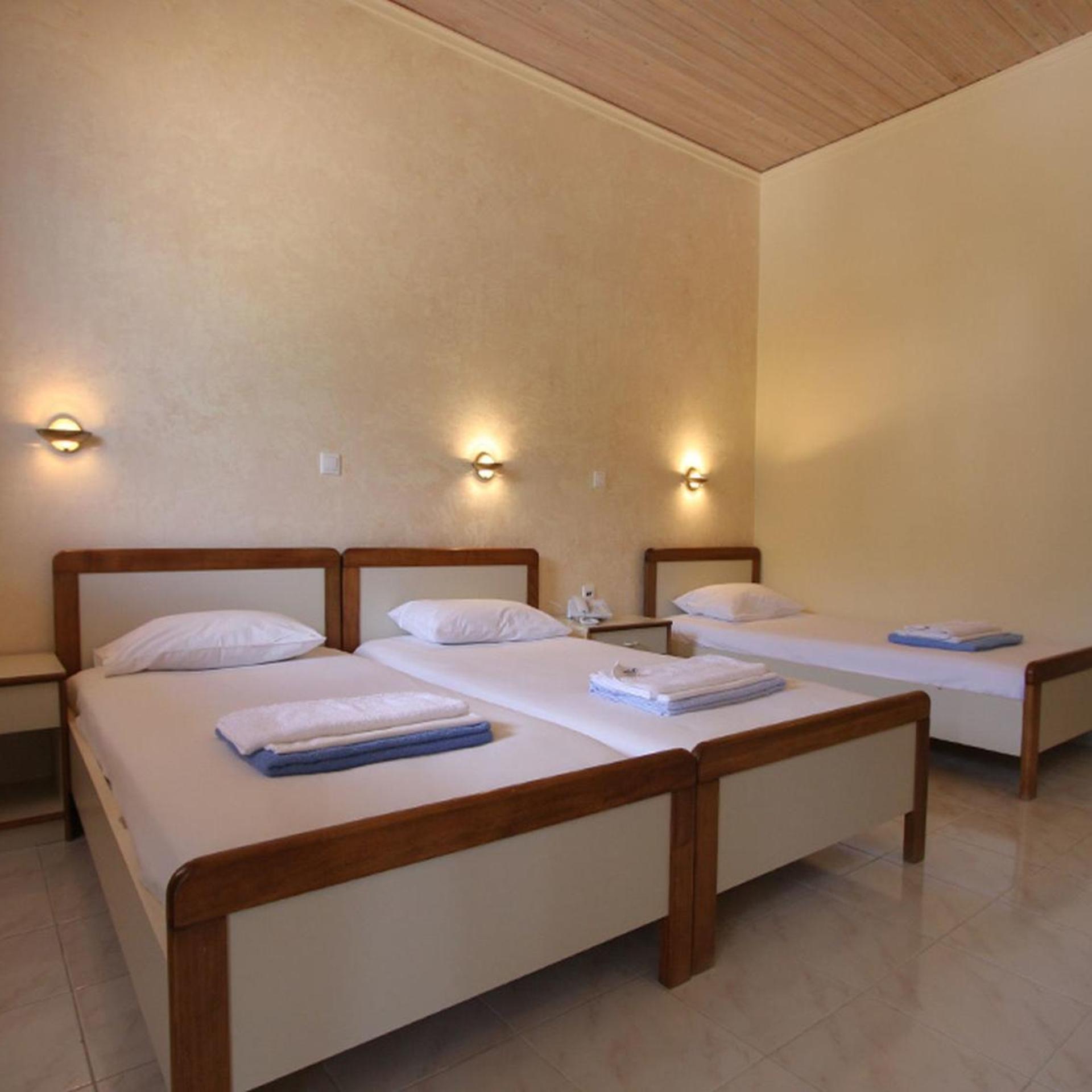 Ionis Hotel 25/42