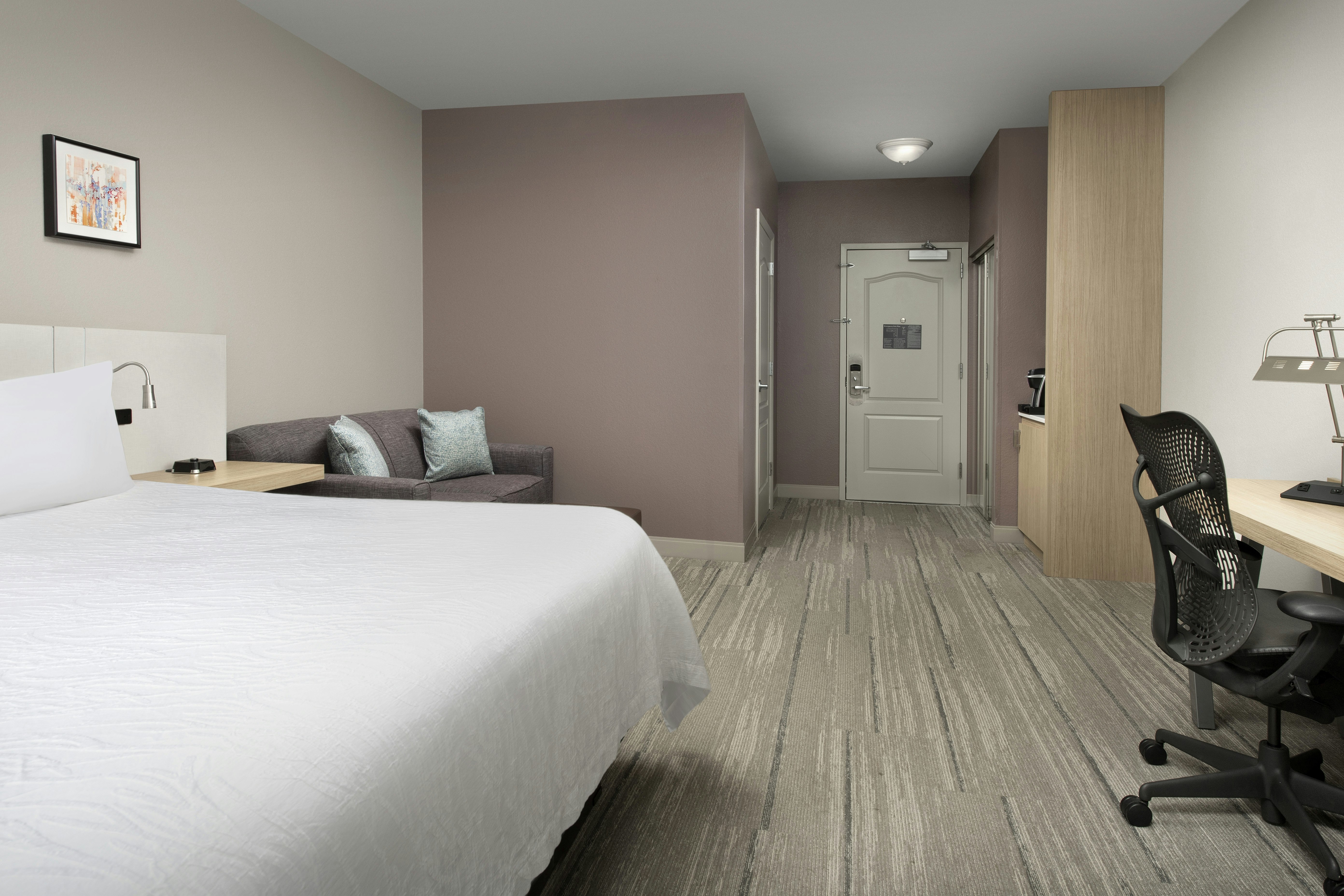 DELUXE, KING BED