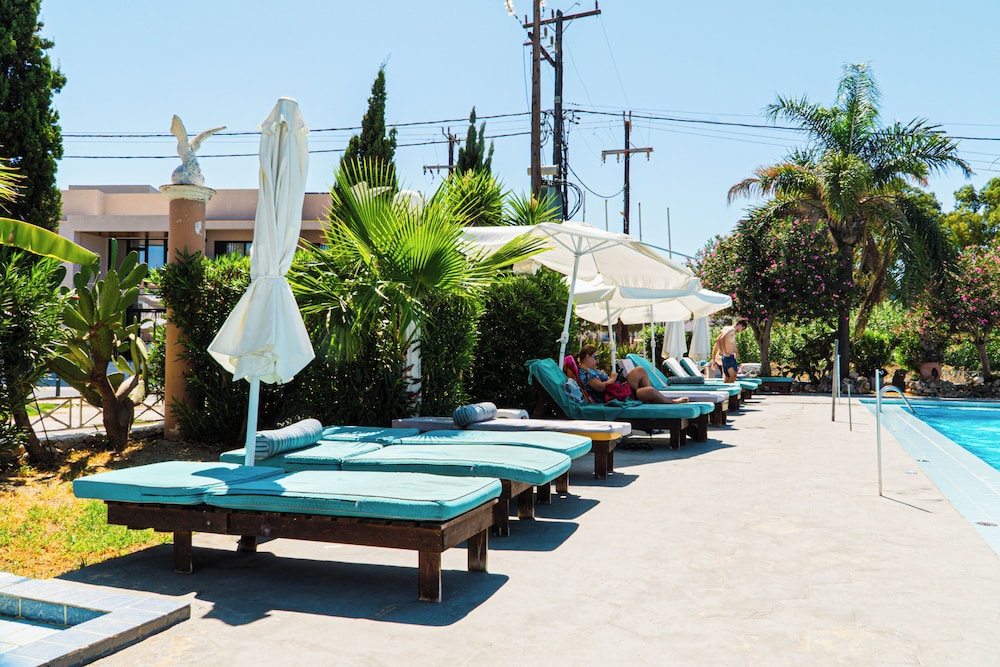 Ikaros Hotel 60/70