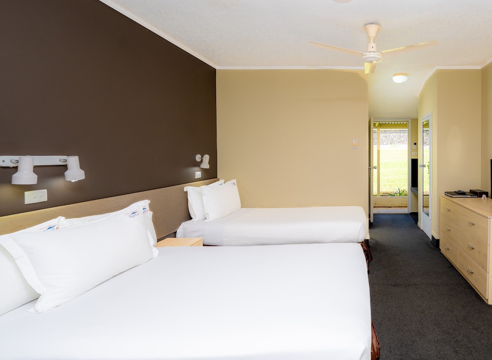 Standard, 1 Queen and 1 Single Bed, Garden Area