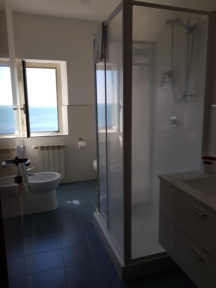 Hotel L Isola 36/38