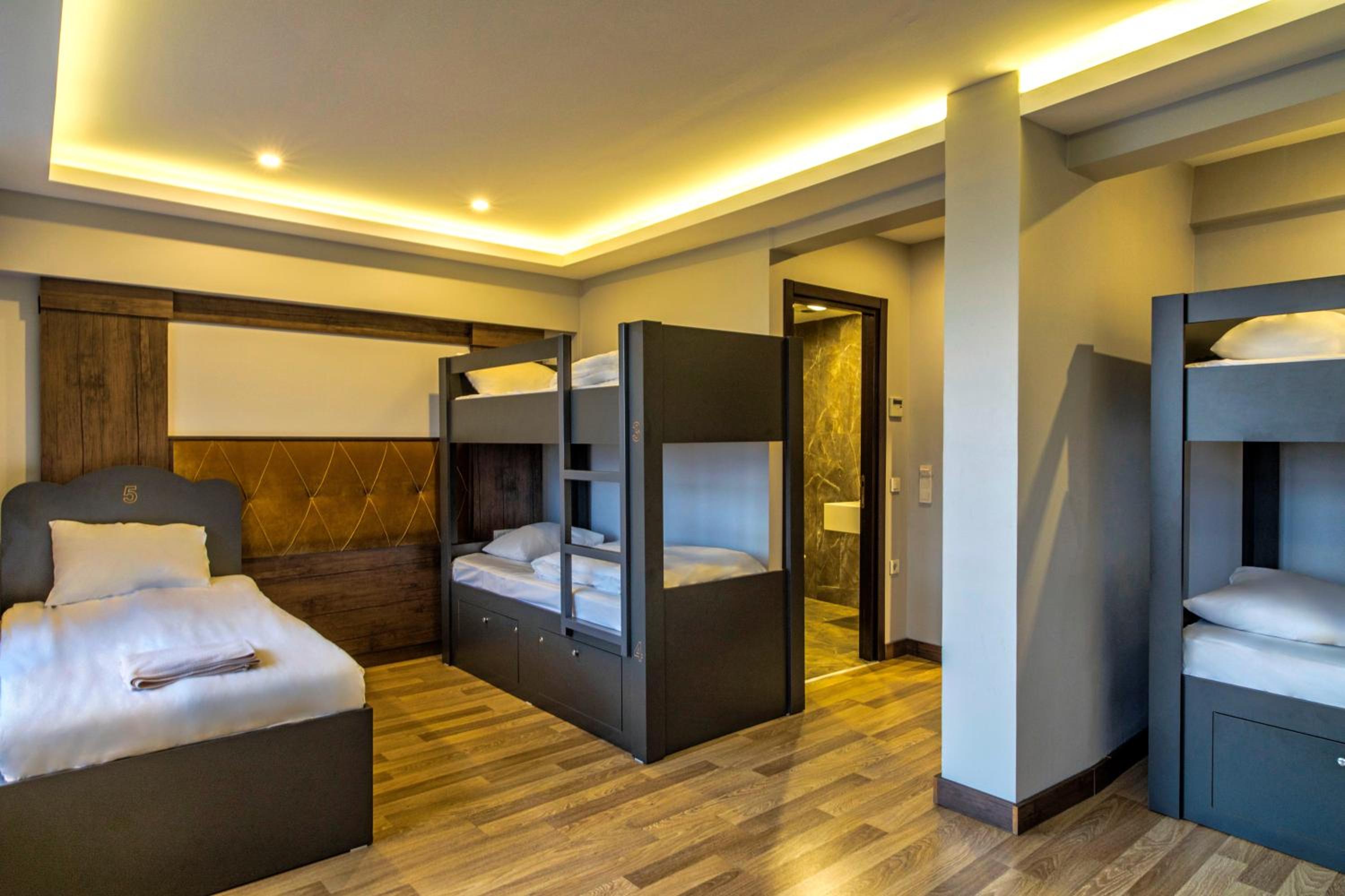 Mixed Dorm, 8 Beds