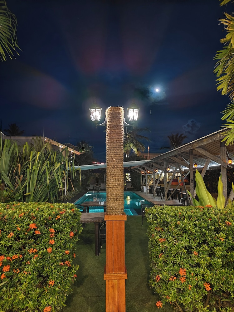 Reef Beach Resort 62/69