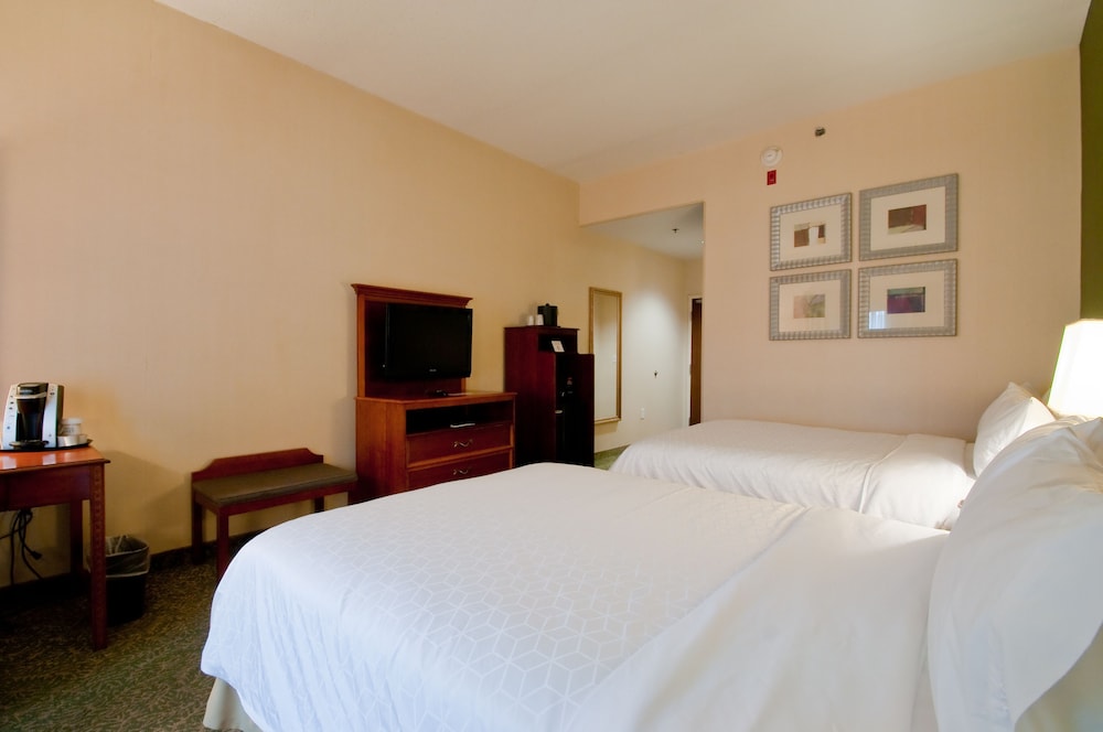 Holiday Inn Express & Suites Hagerstown 13/67