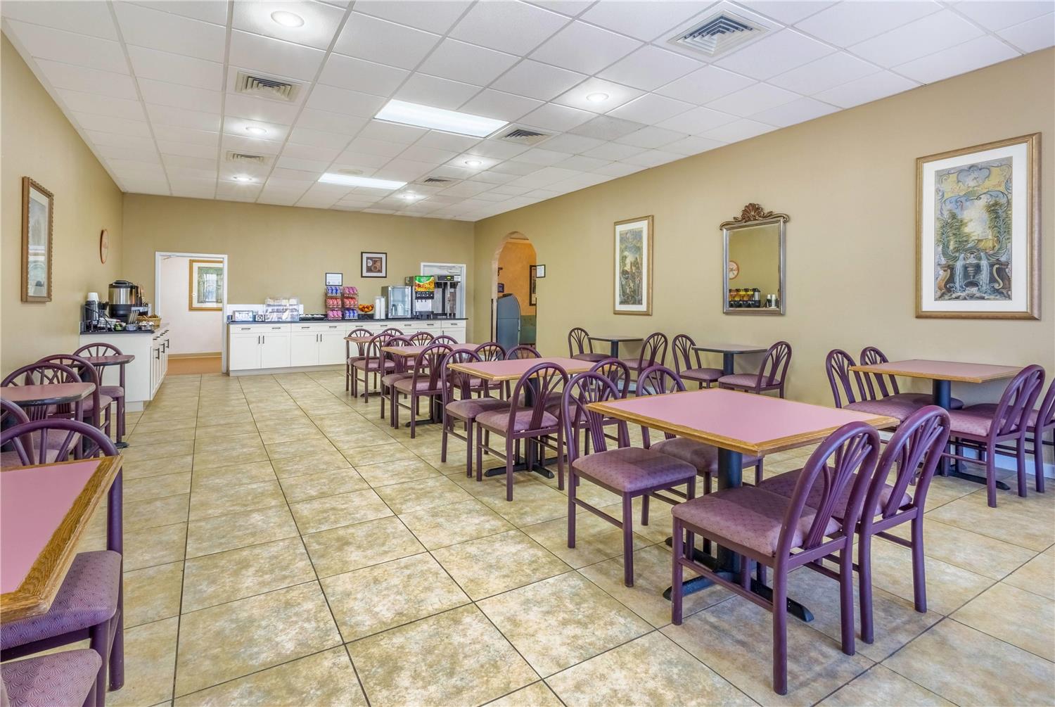 Howard Johnson by Wyndham Lakeland 13/23