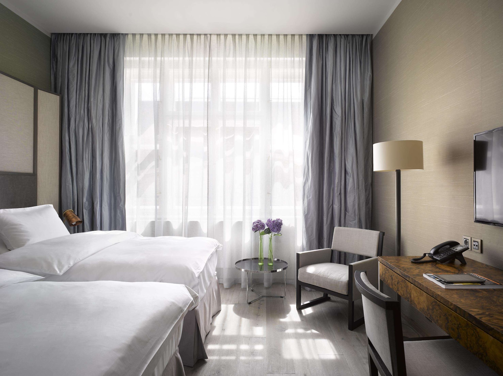 ROOM, TWIN BEDS