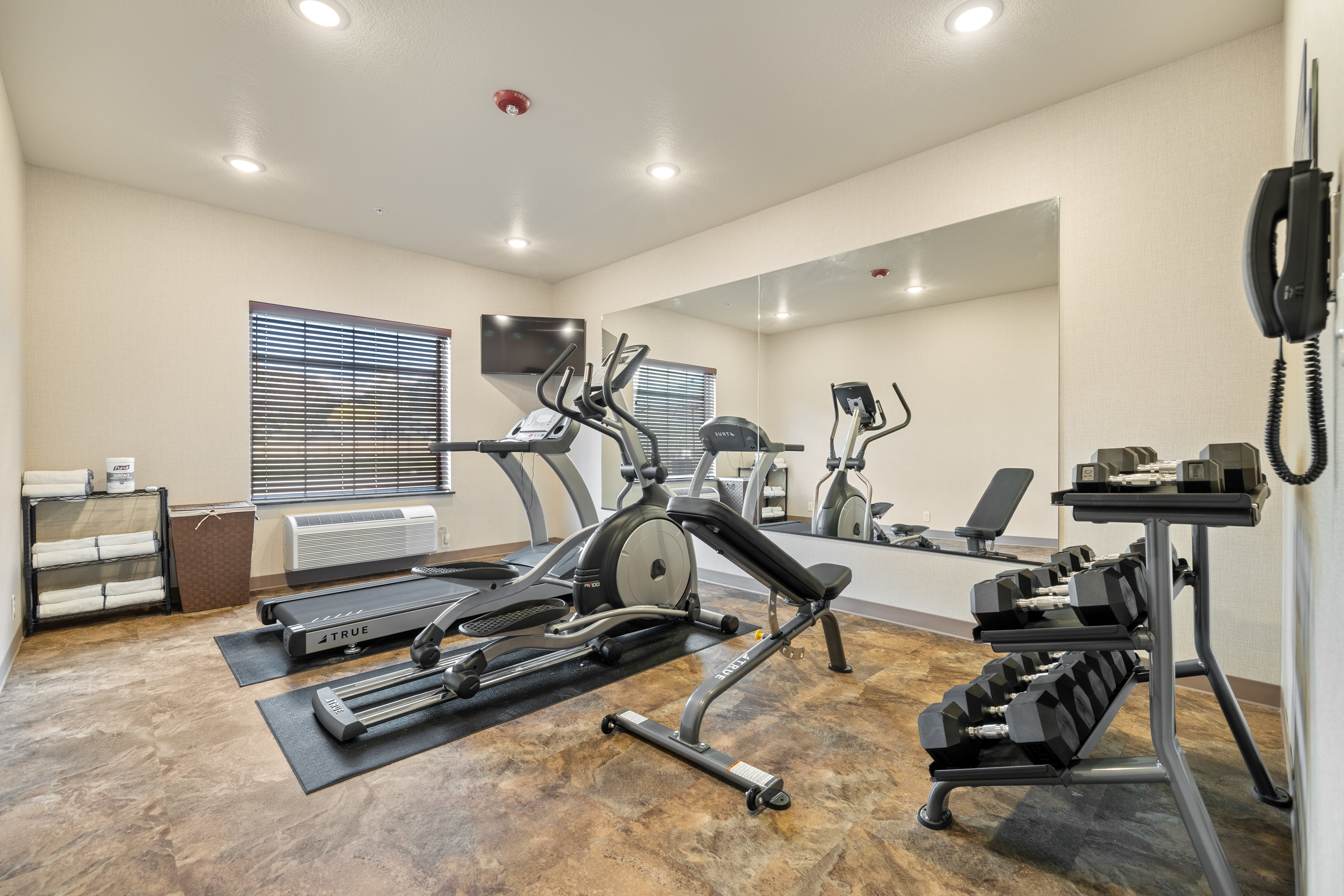 Cobblestone Hotel & Suites - Alpine 7/20