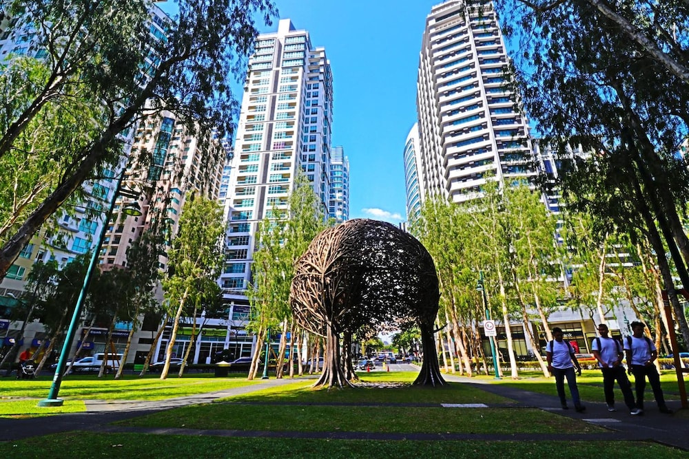 Oasis Regency At Fort Victoria 20/30