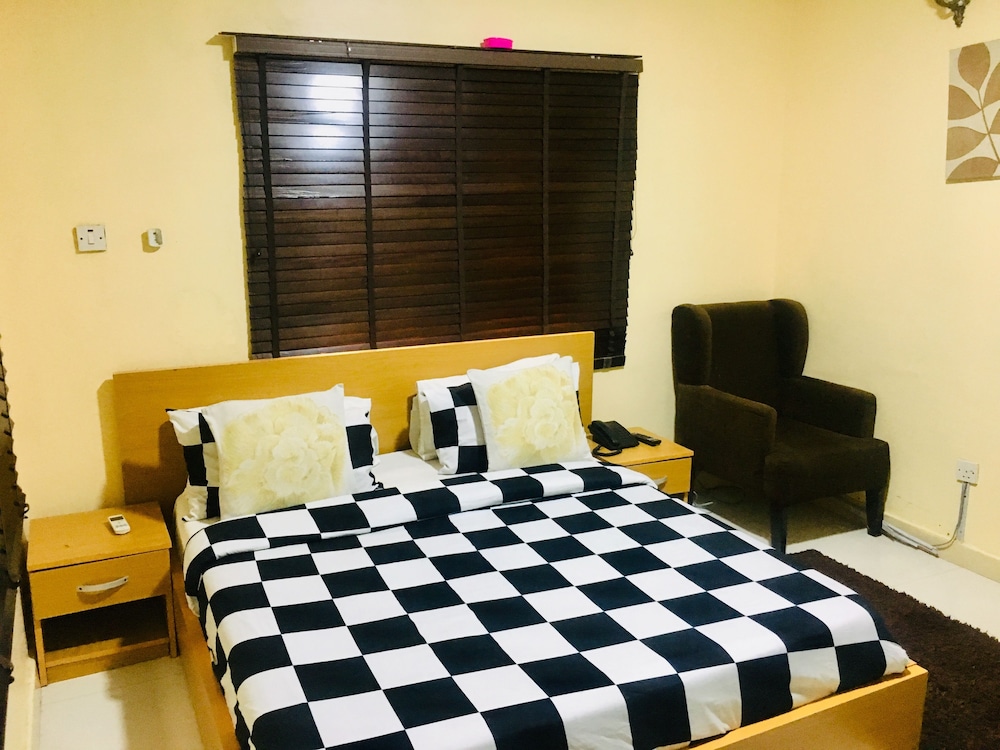 Topaz Luxury Suites & Apartments 10/40