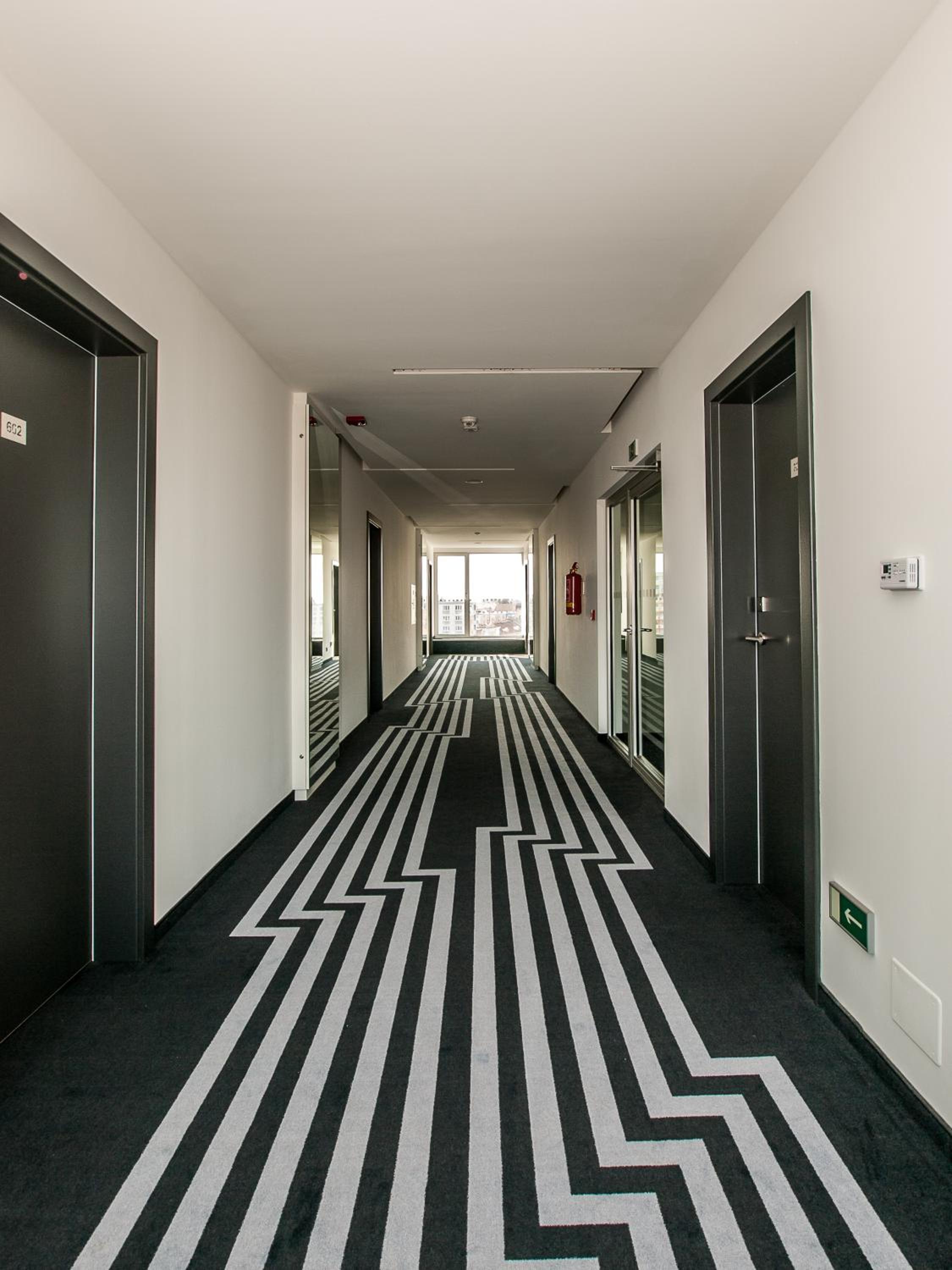 Hotel 99 9/61