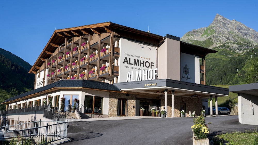 Almhof Hotel 2/48
