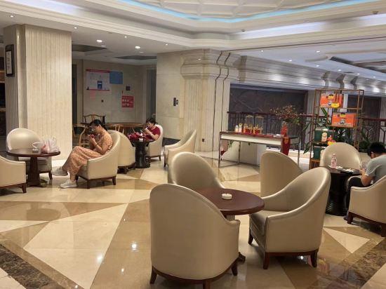 Galactic Garden International Hotel 26/32