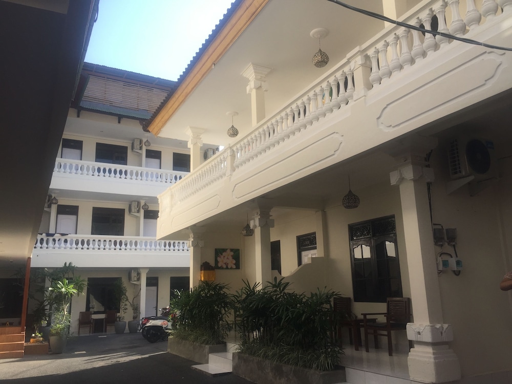 City Garden Bali Dwipa Hotel 13/76