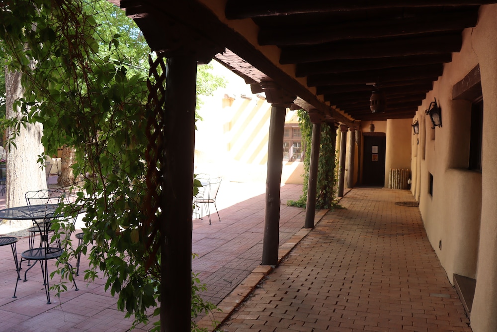 Sagebrush Inn Suites 5/81