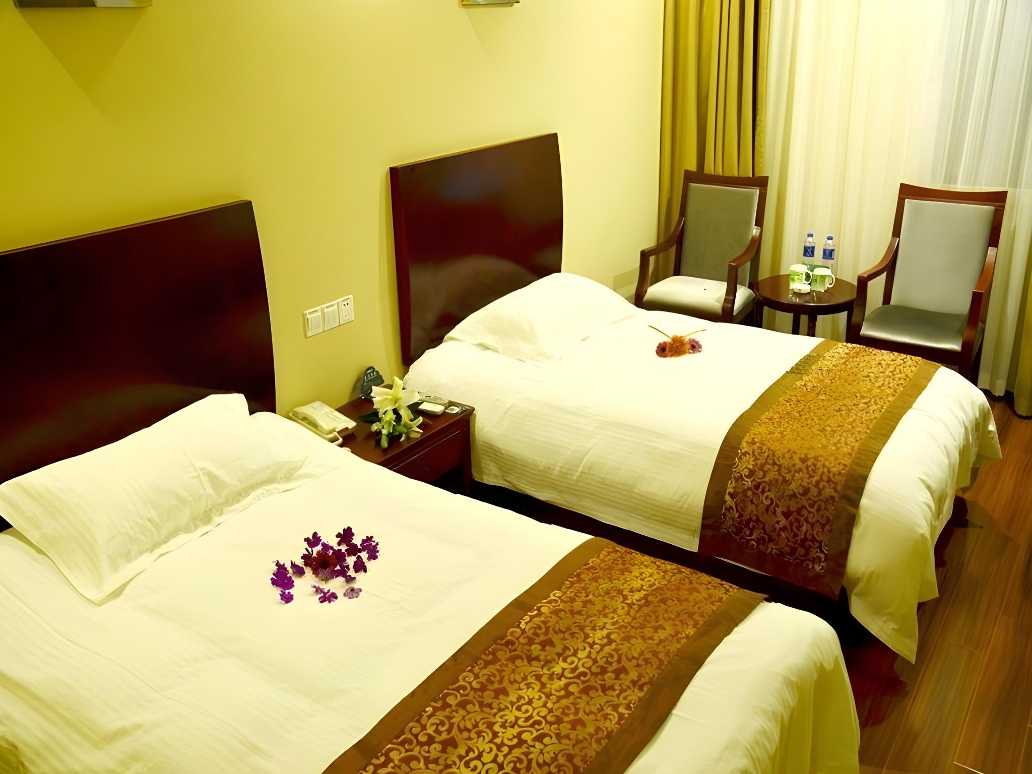 ROOM, TWIN BEDS