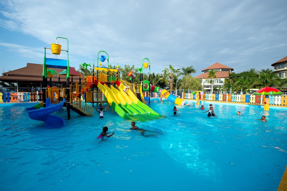 Malaika Beach Resort 24/50