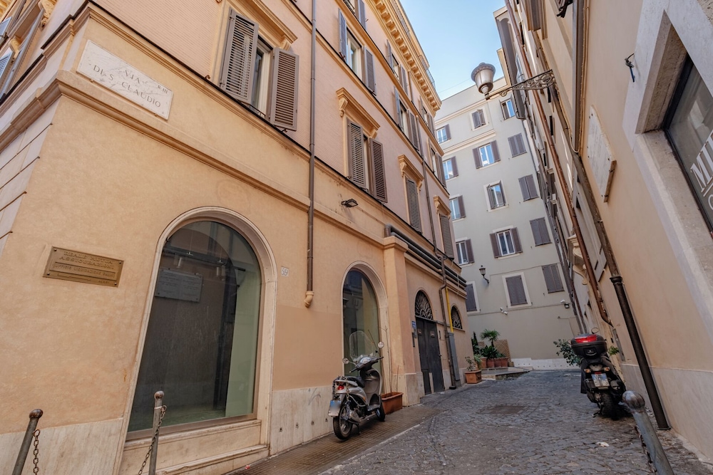 Oriana Homel Rome 39/50
