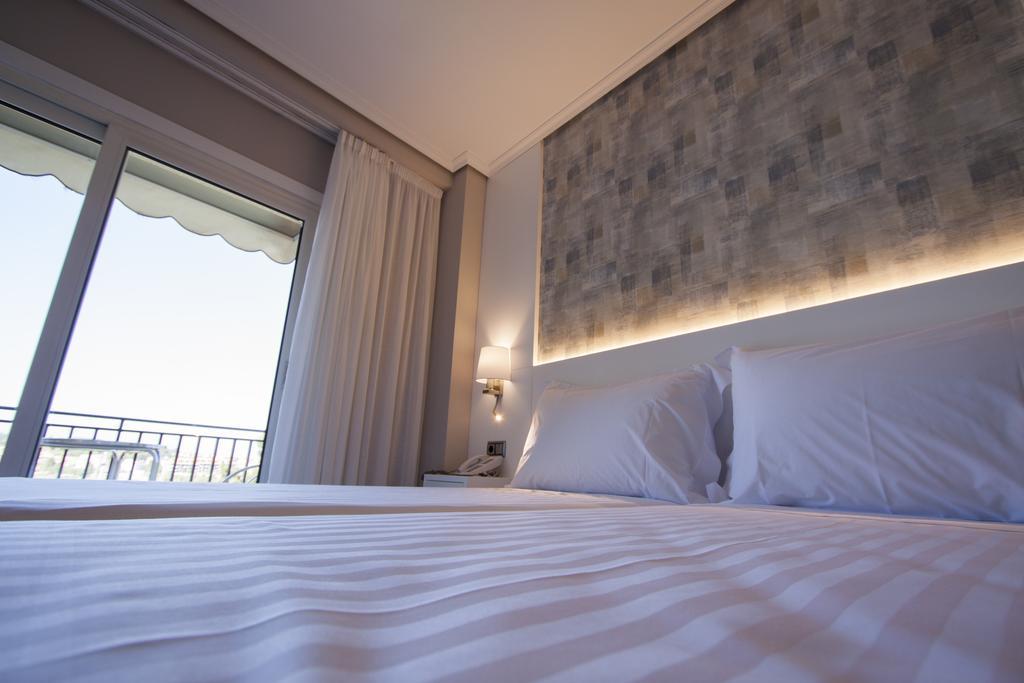 HOTEL INFFINIT SANXENXO PLAYA 6/16