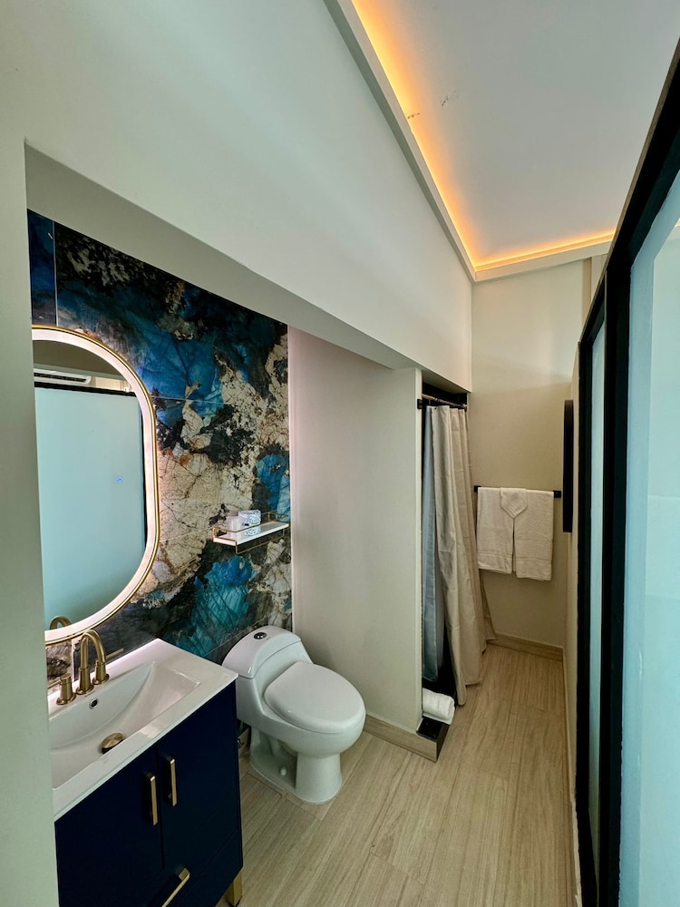 MetroArt Hotel 43/47