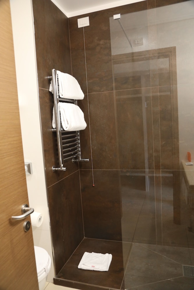 Hotel Tiber Fiumicino 66/68