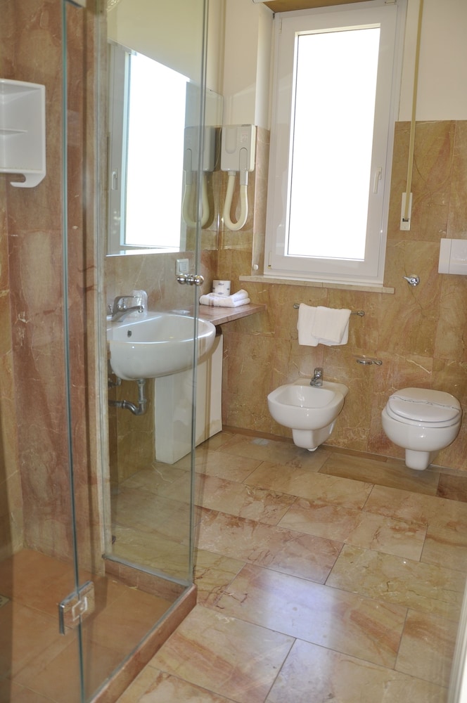 Delfino Beach Hotel 48/50