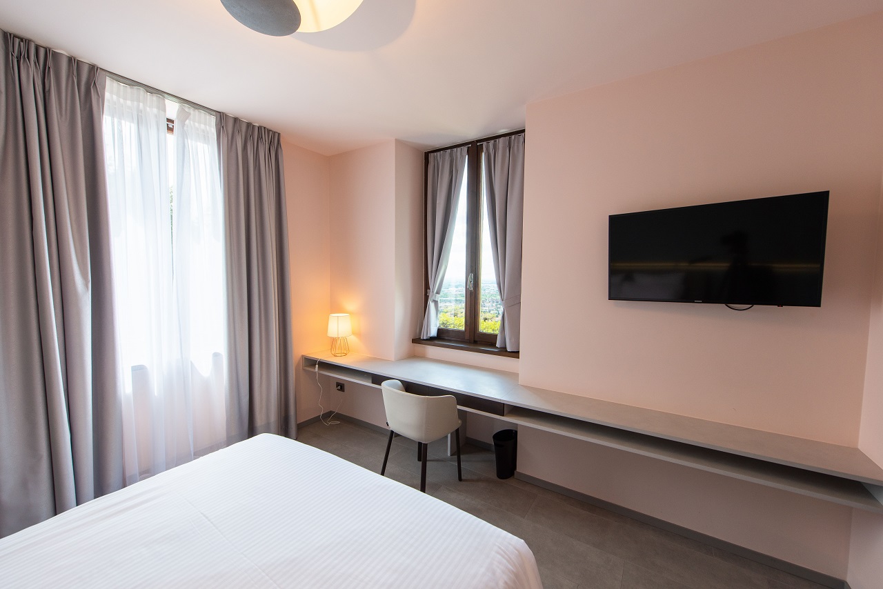 DELUXE, DOUBLE BED