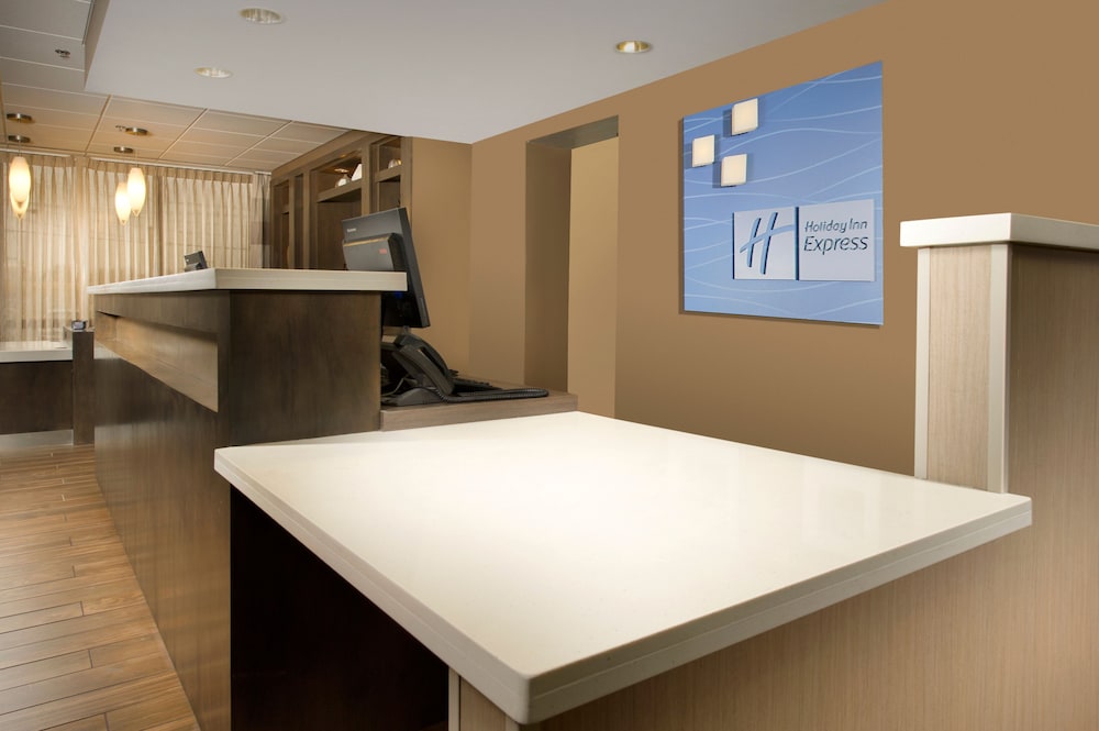 Holiday Inn Express Boston North -Woburn 10/50