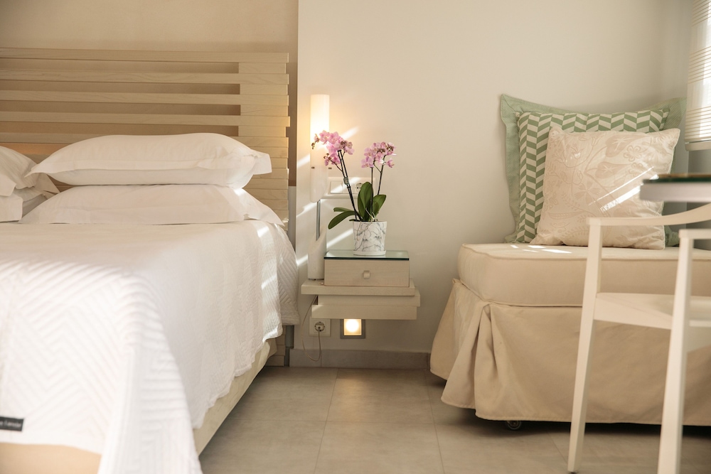 غرفة بريميوم بسريرين منفصلين بحوض جاكوزي في الطابق الأرضي، Iria Beach art hotel 6/10