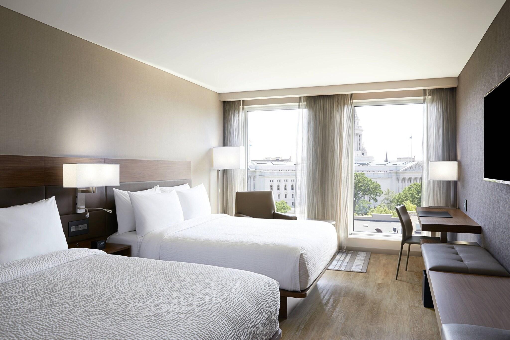 Room, Quadruple, Lake View