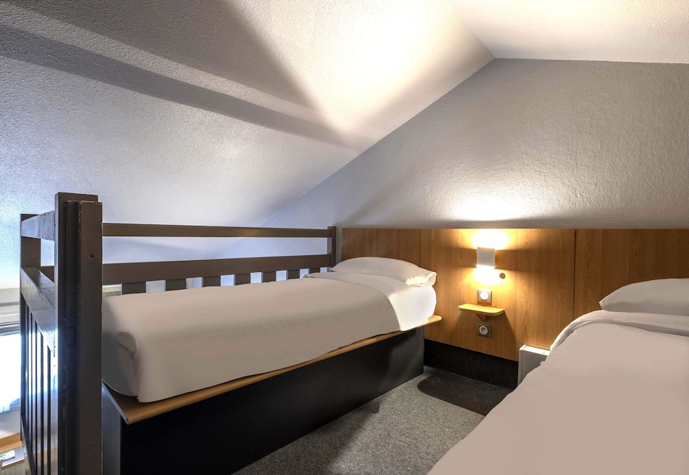ROOM, QUADRUPLE, DOUBLE AND TWIN BEDS