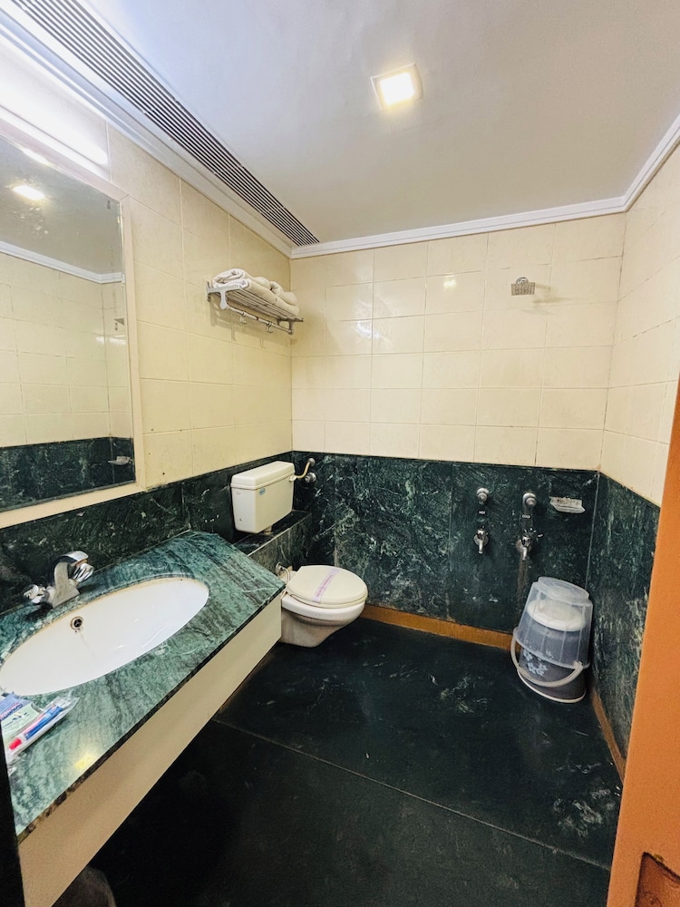 Hotel Gurukripa 50/50