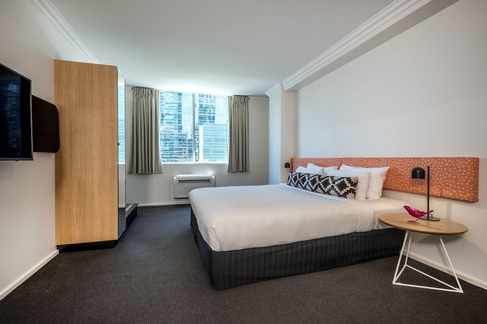 Oaks Perth Hotel 10/61