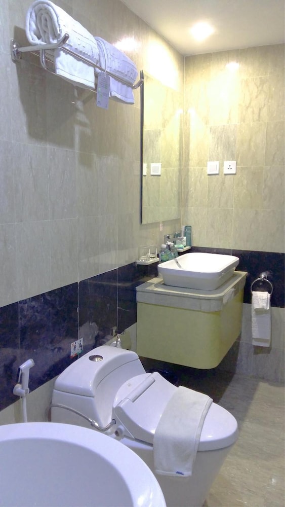 TRAVELLERS HOTEL PHINISI 48/50